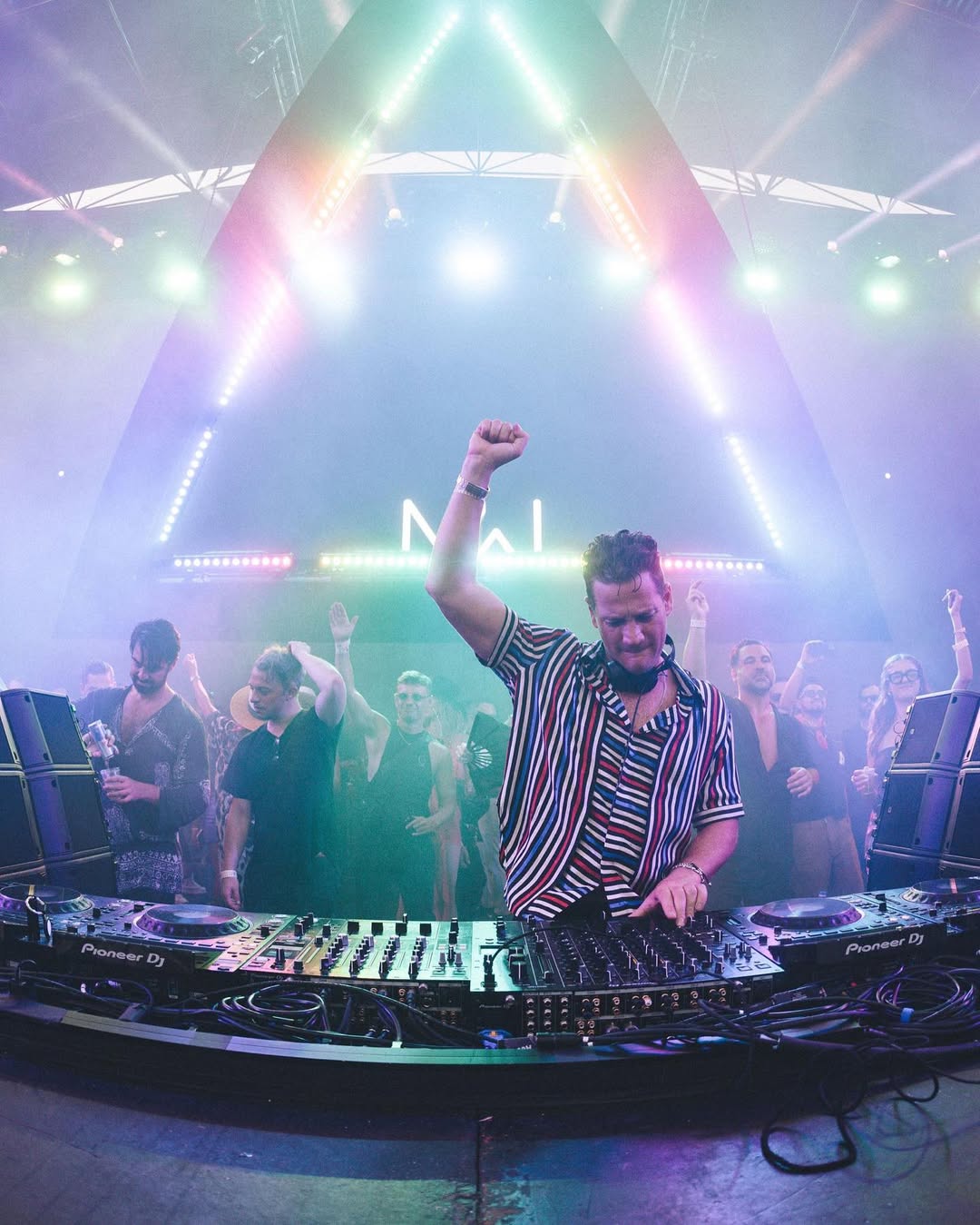 KAZ JAMES | LUCCA BEACH | 7 JUNE